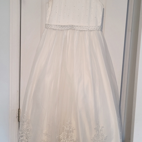 Wedding dress for girl - Picture 2 of 3
